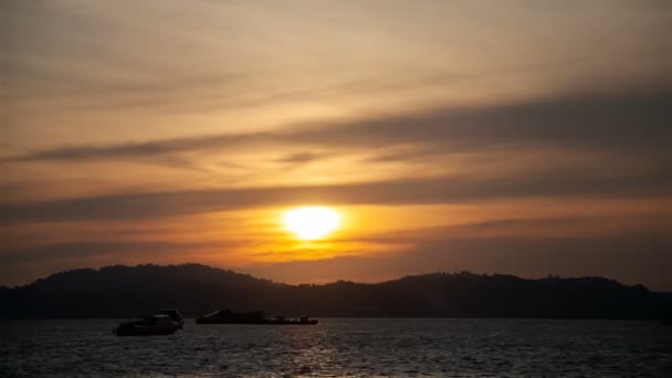 マレーシア ・ ランカウイ島タイムラプスからの夕日 — ストック動画