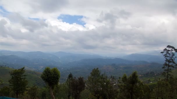 Góry Las pasa pochmurny krajobraz w Sri Lanka timelapse — Wideo stockowe