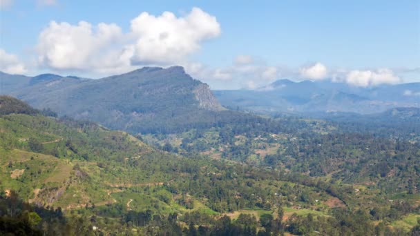 Природный ландшафт в горах Шри-Ланки — стоковое видео