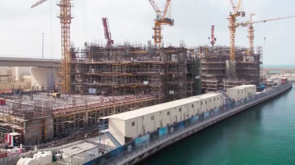 摩天大楼建设迪拜时间失效 向上平移4K — 图库视频影像