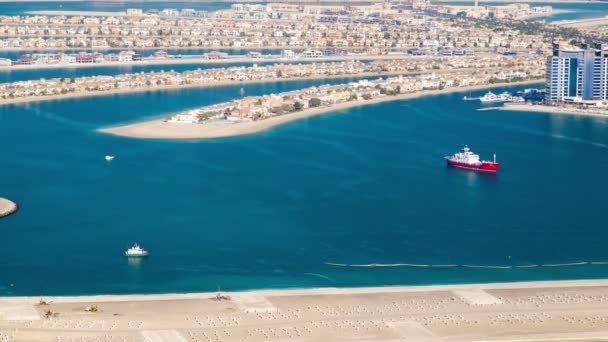 Skyline Palm Jumeirah plage jour time lapse Dubaï. casserole — Video