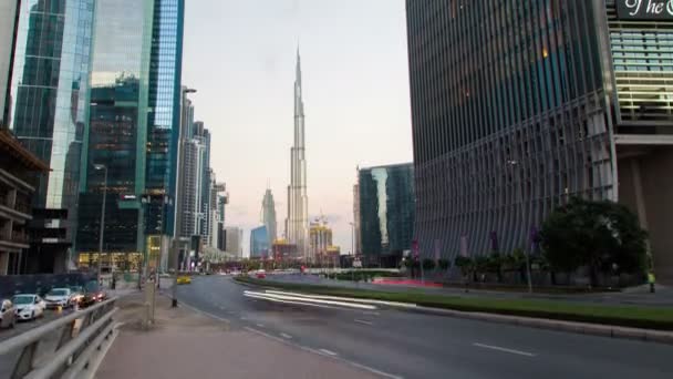 Tráfego Dubai com Skyscrapers time lapse. Preparar. — Vídeo de Stock