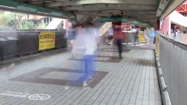 Пішохідний перехід людей трафіку Гонконг сповільненої зйомки. Пан вгору — стокове відео