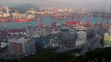 Konteyner liman skyview hızlandırılmış Hong Kong. yukarı kaydır