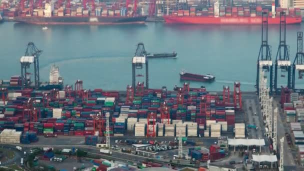 Port pojemników Hong Kong skyview dzień time-lapse. przesunąć w górę — Wideo stockowe