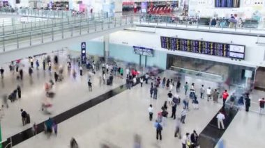 Havaalanı geliş salonu hızlandırılmış. yukarı kaydır