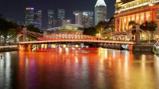 싱가포르 강 밤 시간에 쾌락 요트입니다. 상하 — 비디오