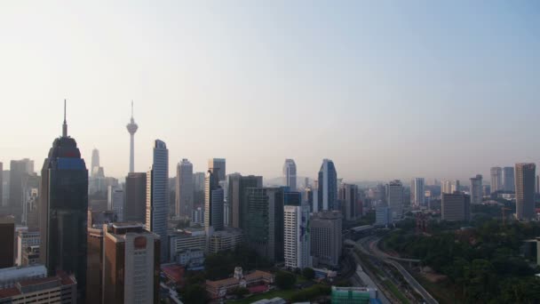 Kuala Lumpur timelapse paisaje urbano con tráfico — Vídeos de Stock