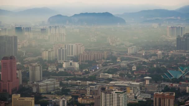 Este a timelapse a Batu barlangok és a közúti közlekedés — Stock videók