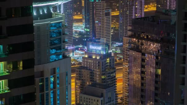 Dubai Marina natt trafik skyskrapor tidsfördröjning — Stockvideo