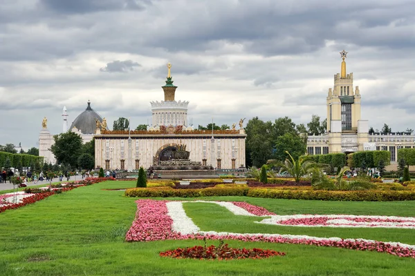 Mosca Russia Aiuole Sul Viale Principale Del Vdnkh Park Mostra — Foto Stock
