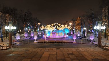 Yeni yıl peri masalı orman Pushkinskaya Meydanı'nda. Moscow, Rusya Federasyonu