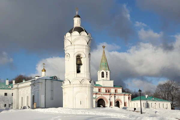 Москва Россия Колокольня Церкви Святого Георгия Коломенском Зимой Красивый Зимний — стоковое фото