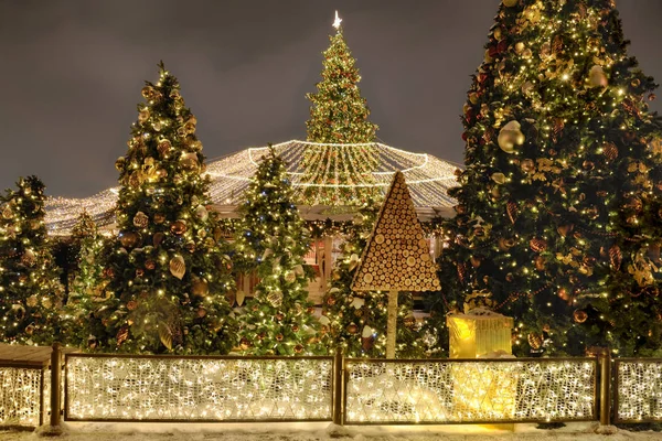 Moskau Russland Weihnachtsbäume Mit Lichterketten Manezhnaya Platz Der Nacht Festliche — Stockfoto