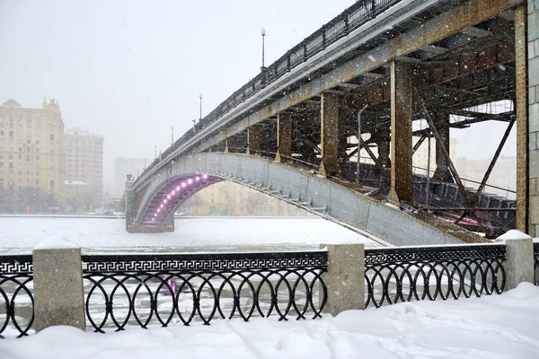 Подання 2019Angle Москва Січня Стали Аркові Смоленських Метро Міст Перетинає — стокове фото