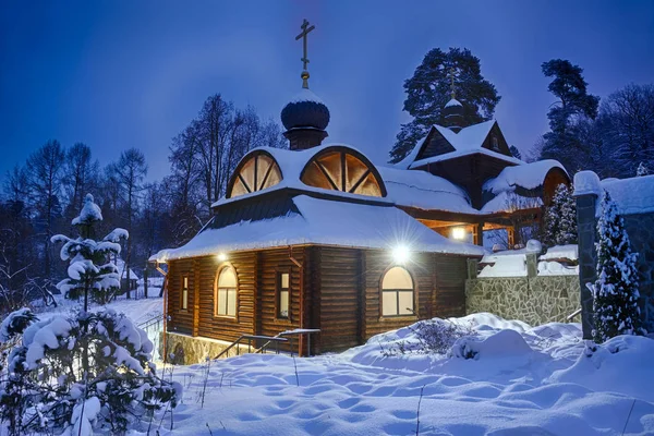 Regione Mosca Russia Casa Cappella Legno Illuminata Con Neve Coperta — Foto Stock