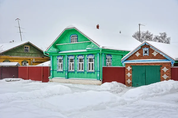 Suzdal Regione Vladimir Russia Neve Coperta Casa Russa Legno Verde — Foto Stock