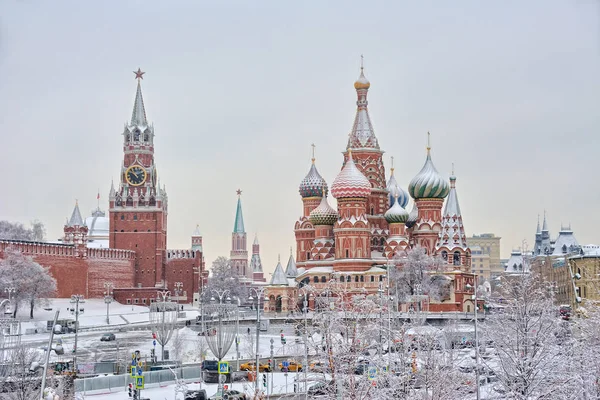 Основні Москви визначних пам'яток в сильний снігопад — стокове фото