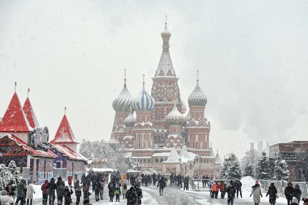 Moscow Russia Feb 2019People Walking Red Square Heavy Snowfall Middle — Stock Photo, Image