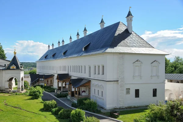 Çar Alexis Mikhailovich Sarayı yaz mevsiminde Savvino-Storozhevsky Manastırı 'nda. ZVENIGOROD, MOSCOW REJON, RUSYA - 05 Haziran 2018