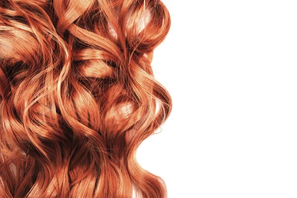 Hosszú piros hullámos haj, fehér háttér — Stock Fotó