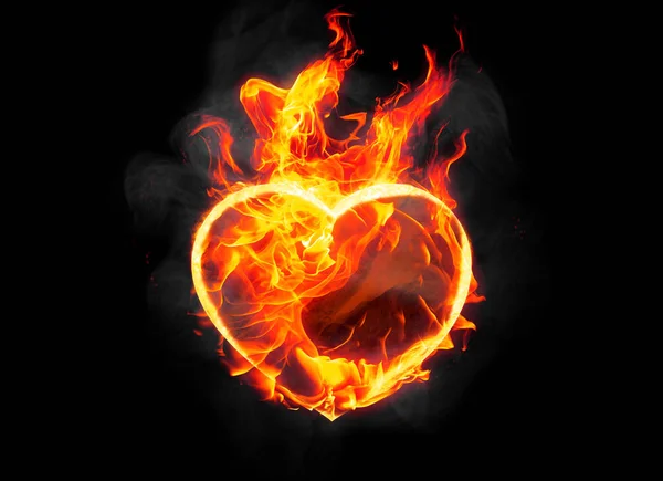 Siyah arka plan üzerine alevler yanan ile yanma kalp şekli — Stok fotoğraf