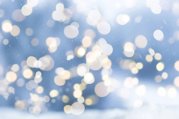 Sfocata neve inverno natale sfondo con luci circolari bokeh — Foto Stock