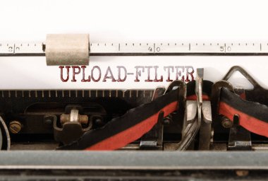 Word vintage daktiloda yazılmış Uploadfilter
