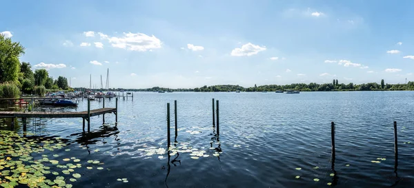 Panoramaaufnahme der Havel am Heiligensee, Berlin an einem Sommertag — Stockfoto