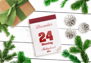 beyaz ahşap masa üzerinde 24 Aralık Noel Arifesi 2019 üzerinde gözyaşı takvimi