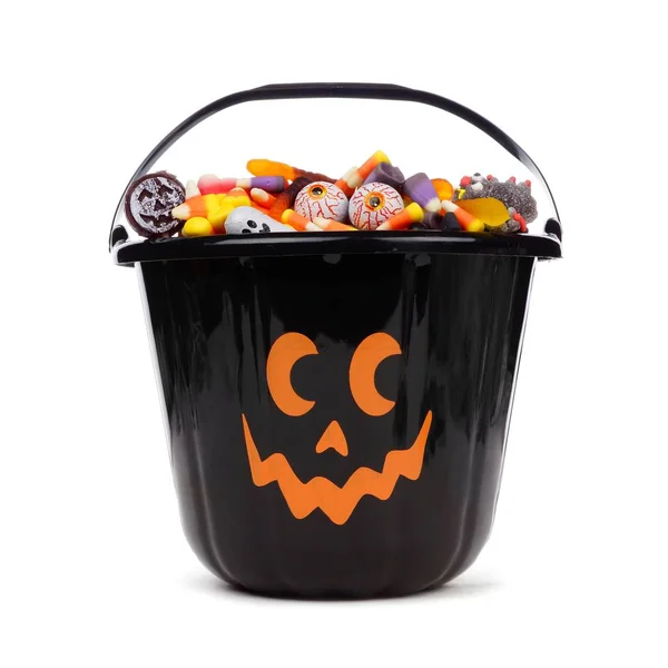 白い背景の上のお菓子でいっぱいブラック ハロウィン ジャック ランタン キャンディ コレクター — ストック写真
