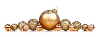 Beyaz bir arka plan üzerinde izole altın süslemeleri Noel kenarlık