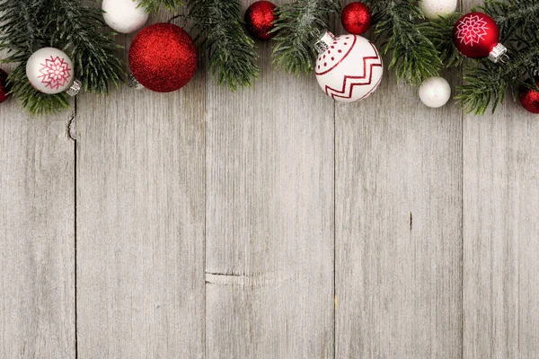Borde Superior Navidad Bolas Rojas Blancas Con Ramas Árbol Sobre — Foto de Stock
