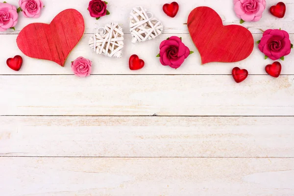 Día San Valentín Borde Superior Corazones Flores Decoración Sobre Fondo —  Fotos de Stock