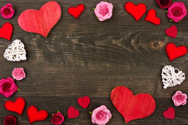 San Valentín Marco Corazones Madera Flores Papel Sobre Fondo Madera — Foto de Stock