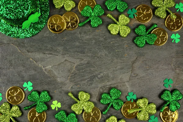 День Святого Патрика Двойная Граница Трилистник Золотые Монеты Лепрекон Шляпа — стоковое фото