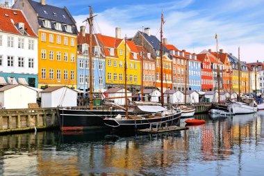 Renkli waterfront yapı ve gemi tarihi Nyhavn kanalı, Kopenhag, Danimarka