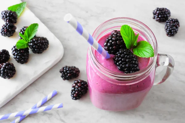 Healthy Blackberry Smoothie Mason Jar Glass Close Downward View Table — Stock Photo, Image