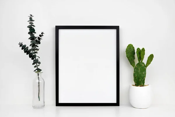 Montar Marco Negro Con Cactus Ramas Estante Escritorio Estante Blanco — Foto de Stock