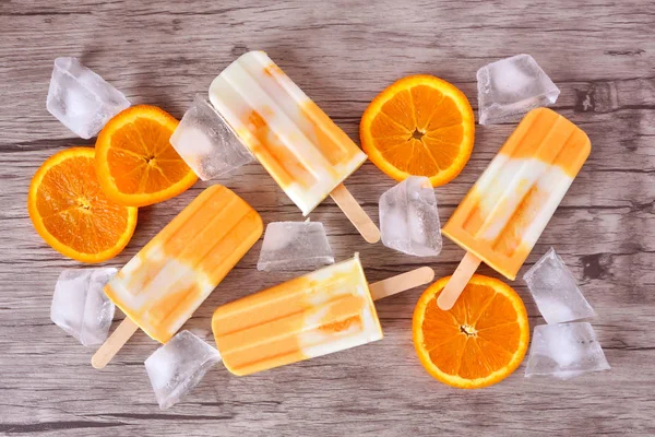 Sano Yogurt Arancione Ghiaccio Pop Vista Dall Alto Sparsi Uno — Foto Stock