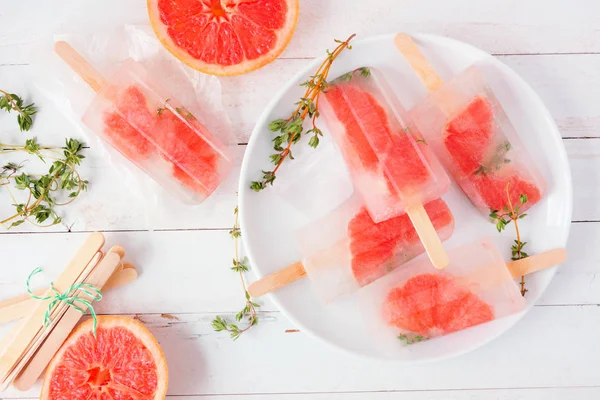 Gesunde Grapefruit Und Thymian Eis Auf Einem Teller Tischszene Vor — Stockfoto