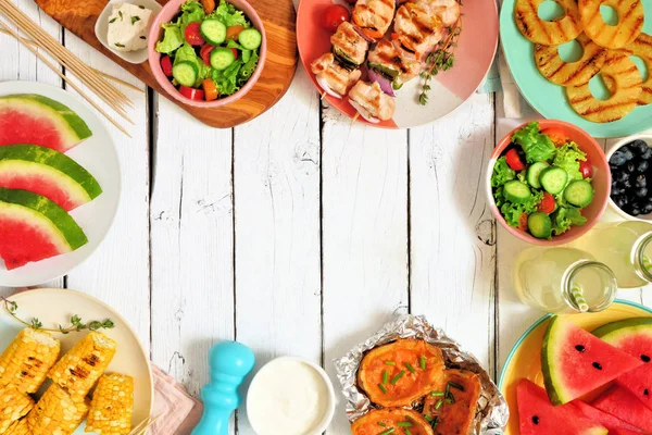 Verão Churrasco Quadro Comida Piquenique Seleção Carne Grelhada Frutas Salada — Fotografia de Stock