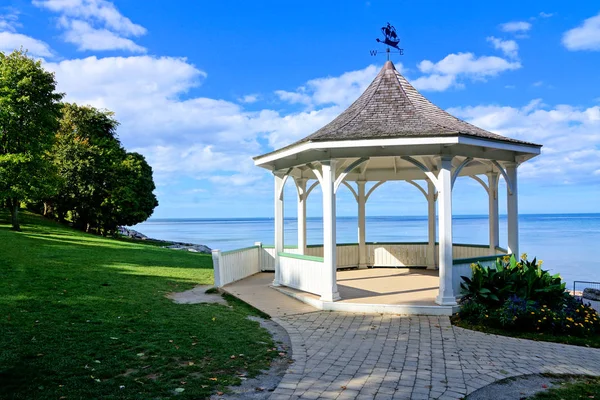 Witte Tuinhuisje Langs Lake Ontario Zomer Niagara Aan Het Meer — Stockfoto