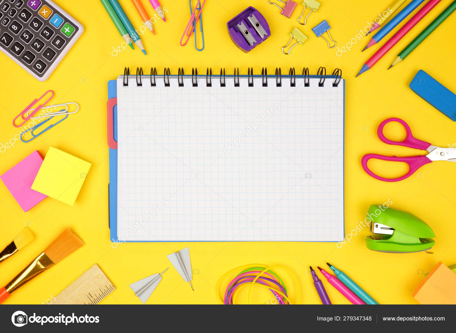 Caderno Papel Gráfico Branco Com Moldura Material Escolar Contra Fundo —  Foto © JeniFoto #279347348, image size:1600x1167