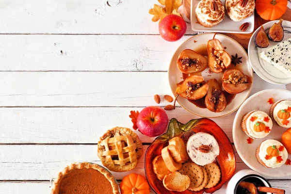 Herbstliche Essensgrenze Tisch Szene Mit Einer Auswahl Kuchen Vorspeisen Und — Stockfoto