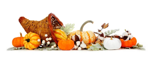 白い背景に隔離された秋の野菜 カボチャ 秋の装飾でいっぱいの感謝祭のコーヌコピア — ストック写真