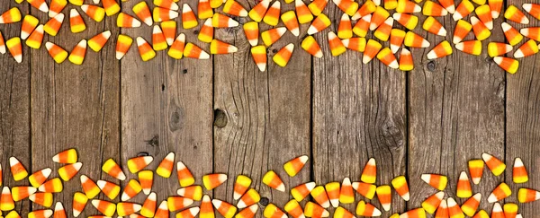 Halloween Süßigkeiten Mais Doppelte Grenze Banner Draufsicht Auf Rustikalem Holzhintergrund — Stockfoto