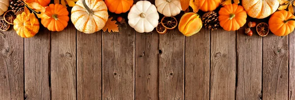 Long Fall Border Pumpkins Natural Autumn Decor Top View Rustic — Stock Photo, Image