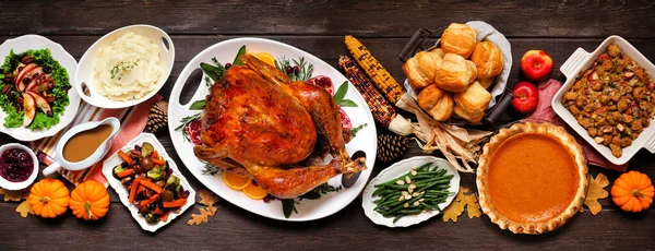 Traditionelles Truthahnessen Thanksgiving Tischszene Von Oben Auf Dunklem Holz Banner — Stockfoto