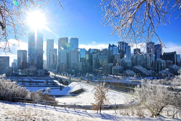 Vista Panorâmica Cidade Calgary Sobre Ponte Centre Street Durante Dia — Fotografia de Stock